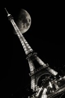 Couché de Lune sur la Tour Eiffel